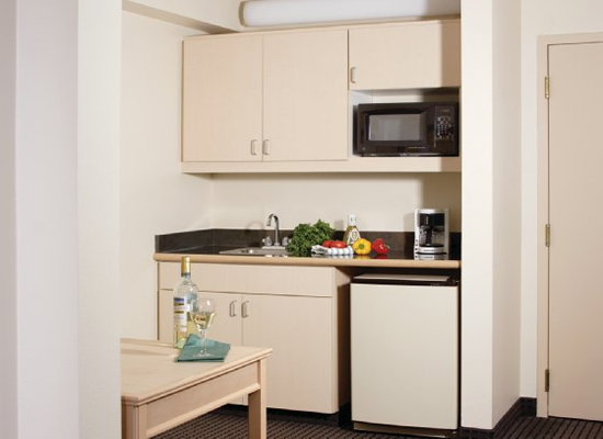 Tủ bếp mini: Thiết kế đơn giản nhưng vô cùng tiện dụng, tủ bếp mini sẽ là sự lựa chọn hoàn hảo cho những không gian bếp nhỏ. Với nhiều màu sắc đa dạng và giá cả phải chăng, bạn sẽ không còn lo ngại về vấn đề không gian hay tài chính nữa.